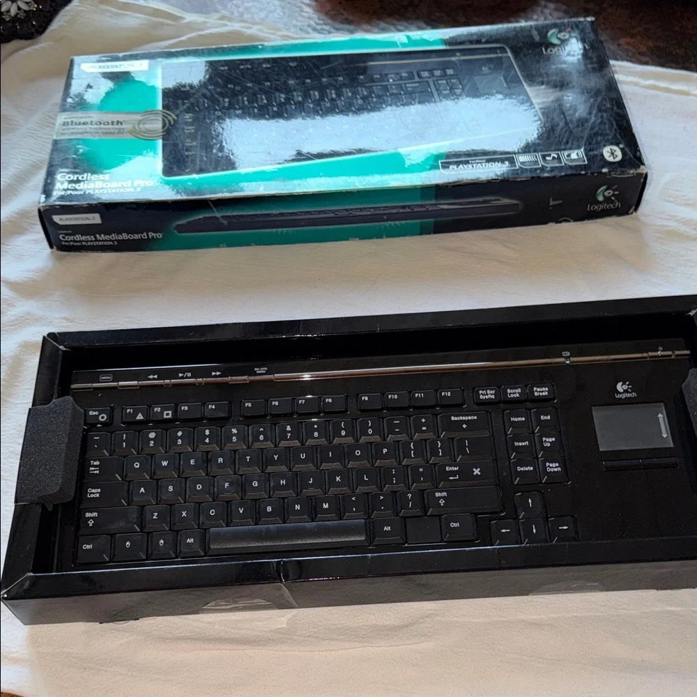 Logitech Cordless MediaBoard Pro for PlayStation 3